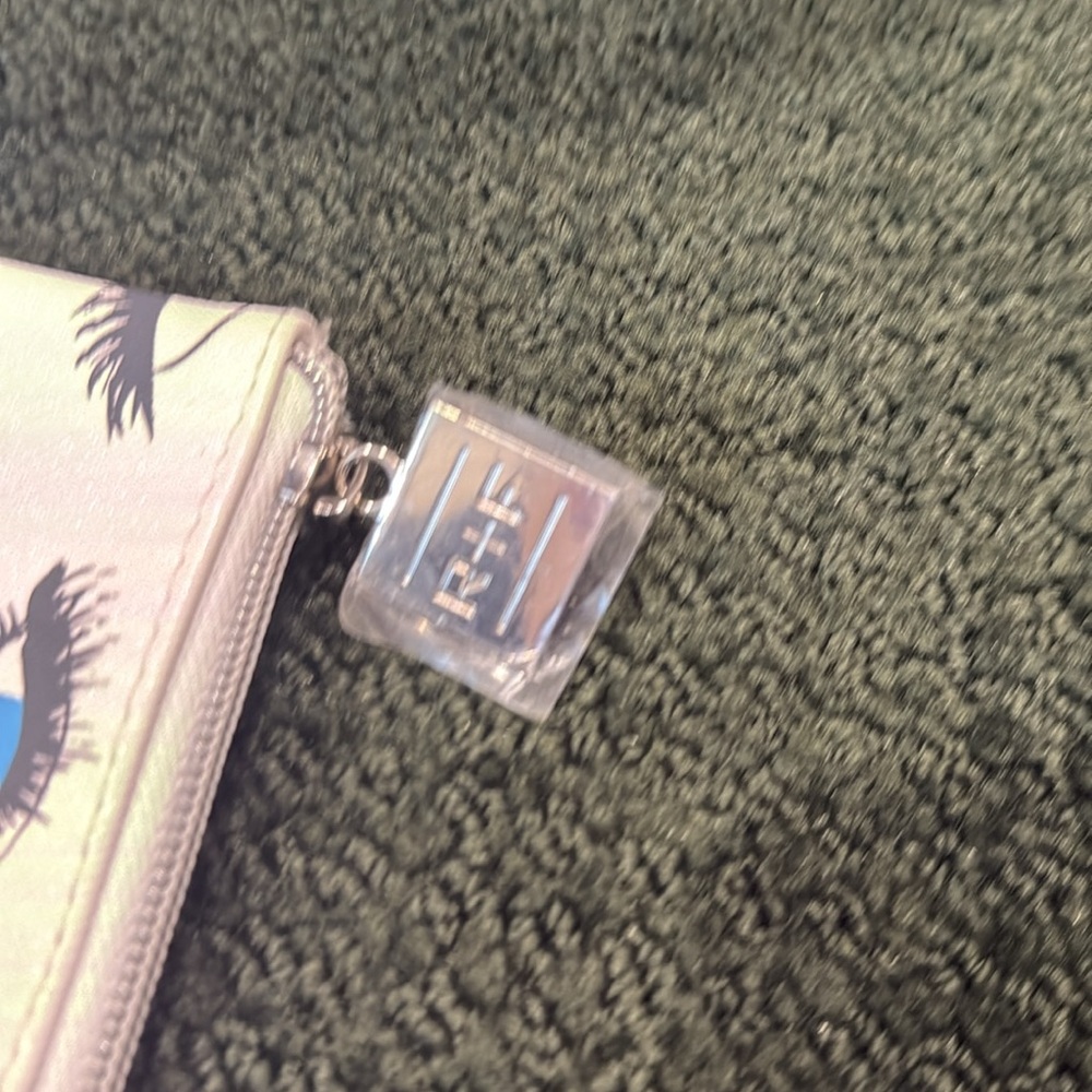 Rodan and Fields NWT Lash Boost bag - Picture 4 of 7